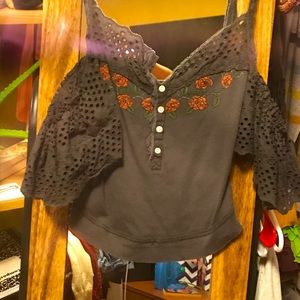 NWOT Adorable lace off shoulder crop tank top
